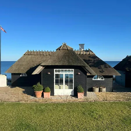 Seaside Hotel-inspired With Sea View